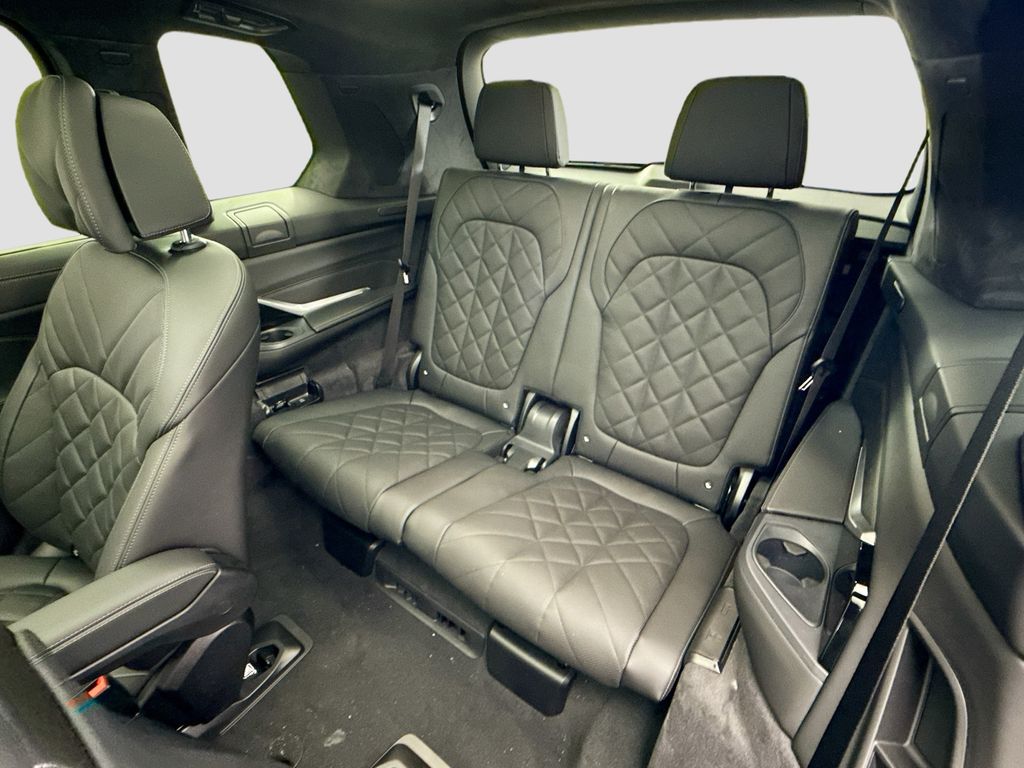 Thumbnail: 2026 BMW X7 - 22