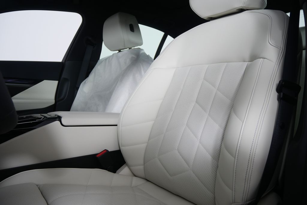 Thumbnail: 2026 BMW 5 Series - 11
