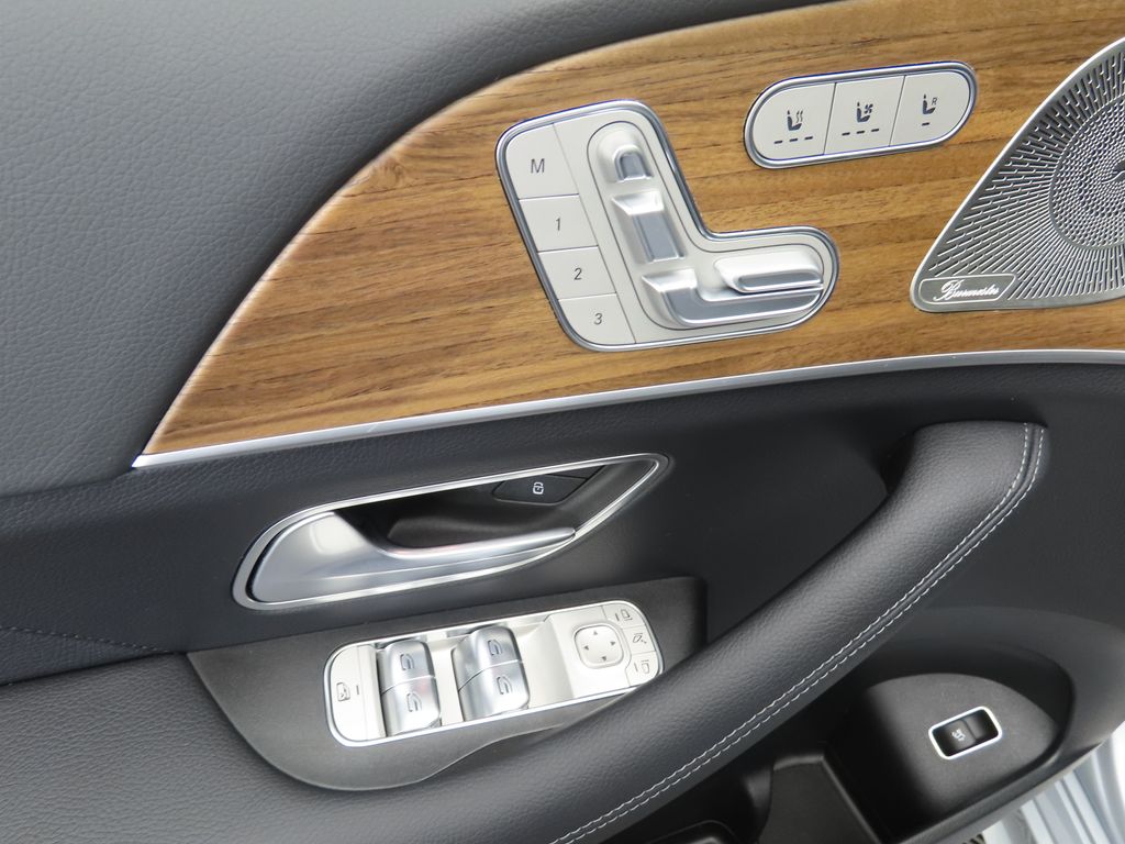 Thumbnail: 2025 Mercedes-Benz GLS - 24