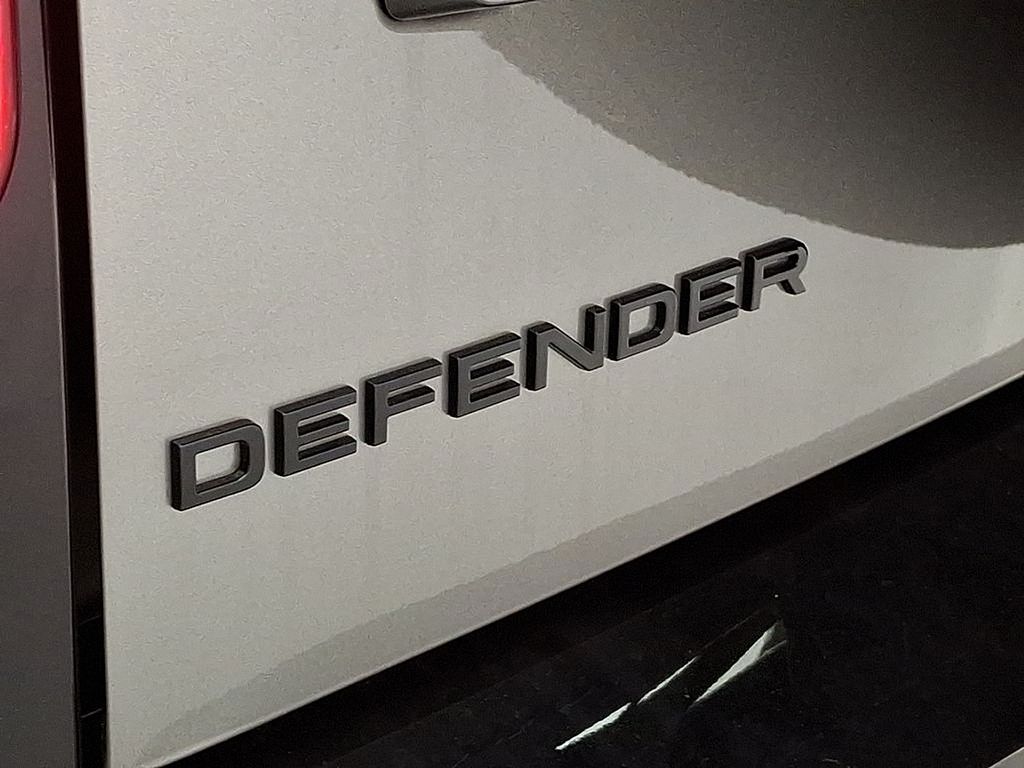 2025 Land Rover Defender 110 15