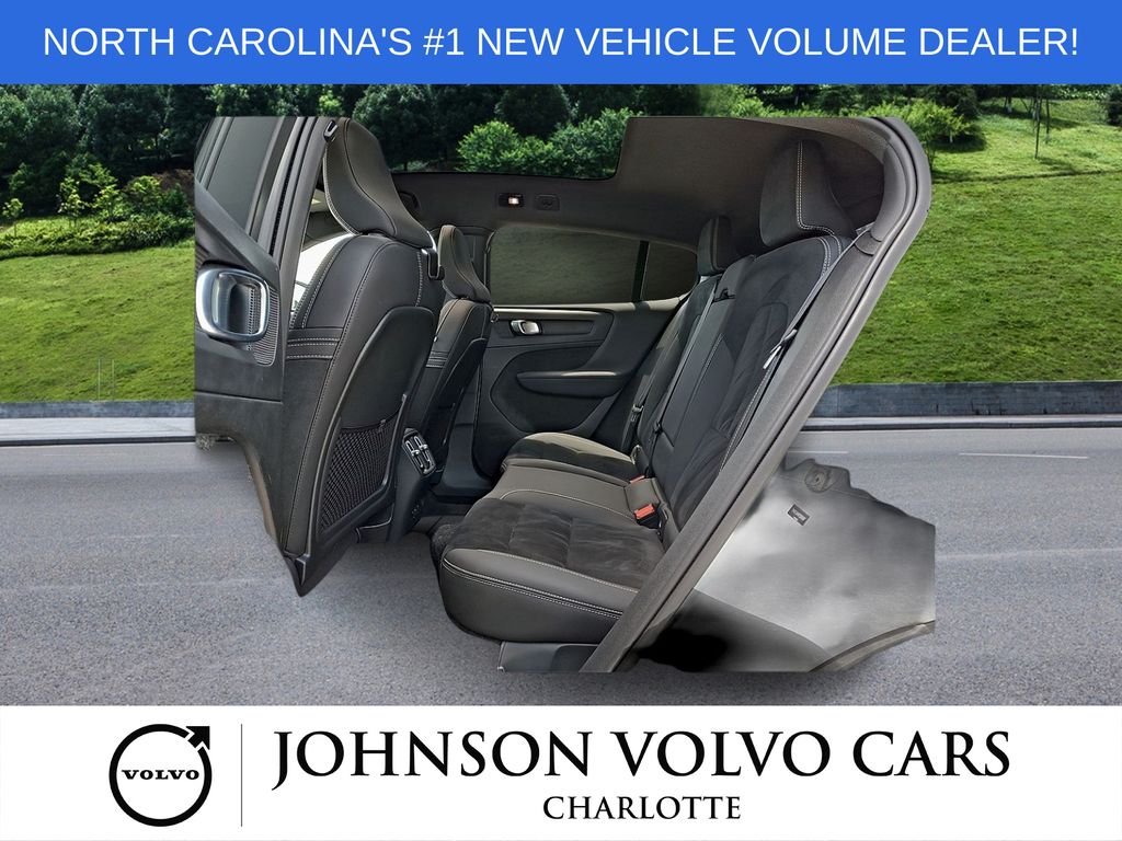 Crystal White Metallic 2023 Volvo C40 Recharge SUV / Crossover All-Wheel Drive 1-Speed Automatic