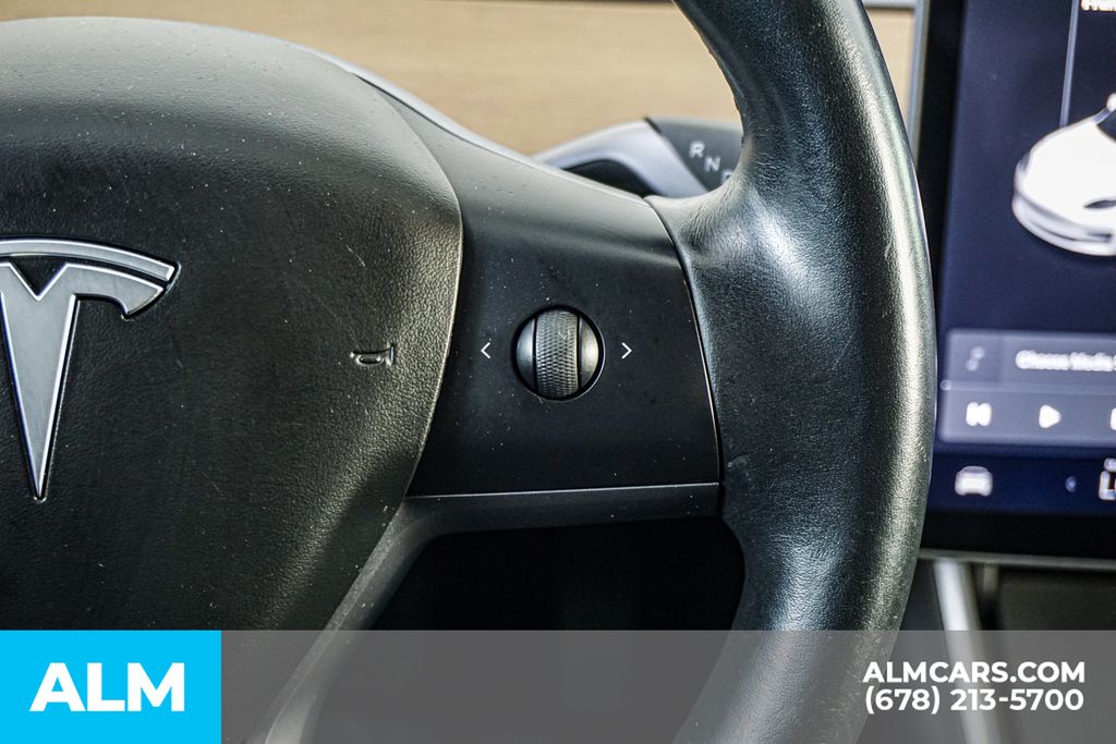 Used 2018  Tesla Long Range image 27