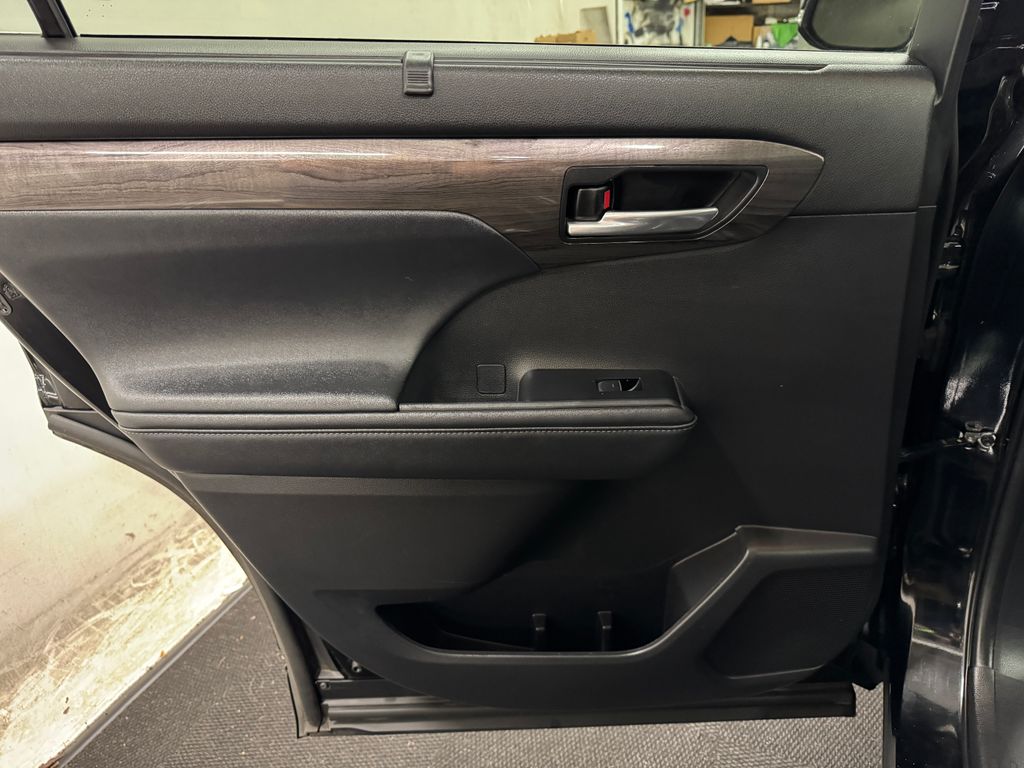 2023 Toyota Highlander Platinum