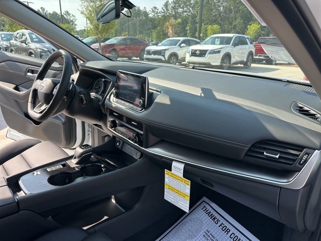 2025 Everest White Pearl Nissan Rogue SV FWD SUV