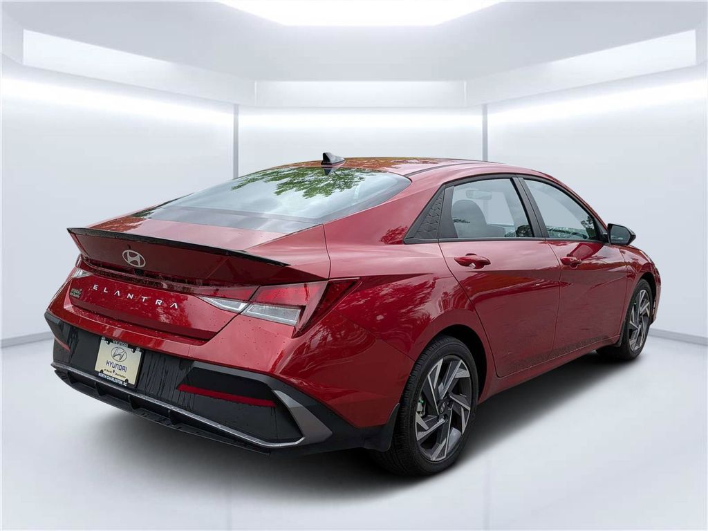 2025 Hyundai Elantra SEL - Photo 4