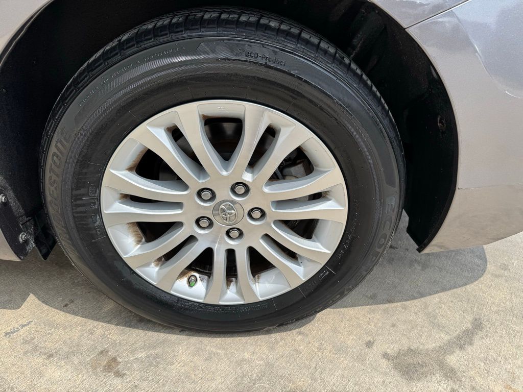 Used Car 2015 Toyota Sienna  L For Sale Under $20,000 In Georgetown, Texas