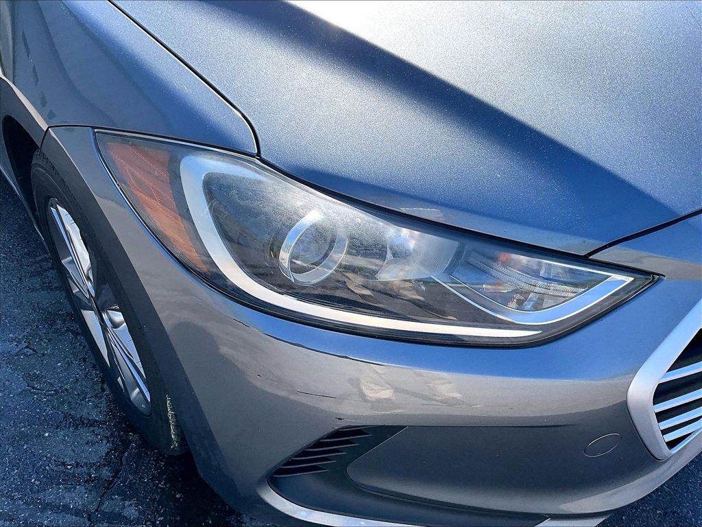 2018 Hyundai Elantra — photo 32