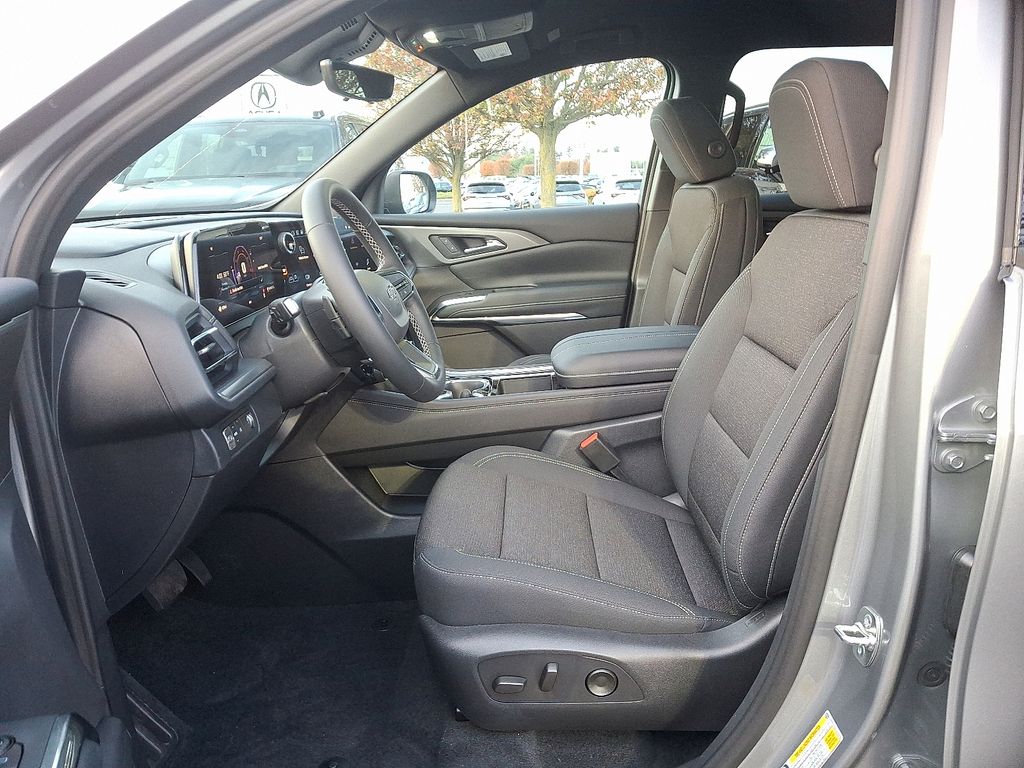 Thumbnail: 2026 Chevrolet Traverse - 6