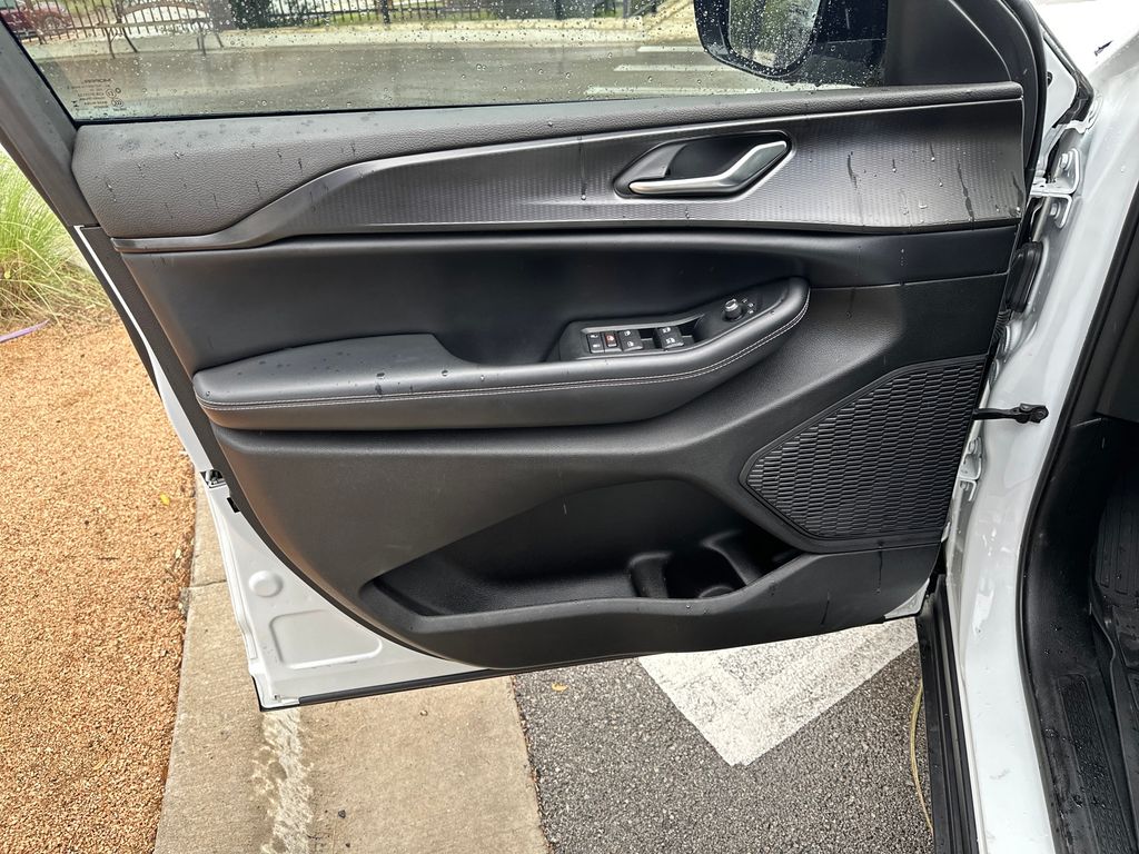 Used Car 2023 Jeep Grand Cherokee L  Altitude For Sale Under $30,000 In Austin, Texas