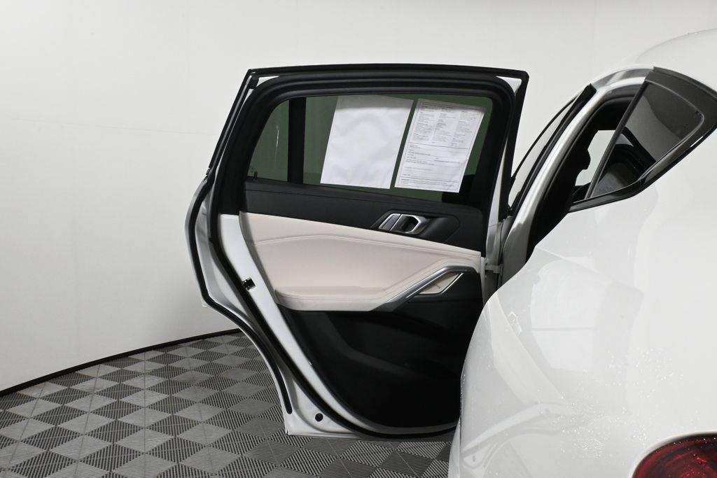 Thumbnail: 2023 BMW X6 - 32