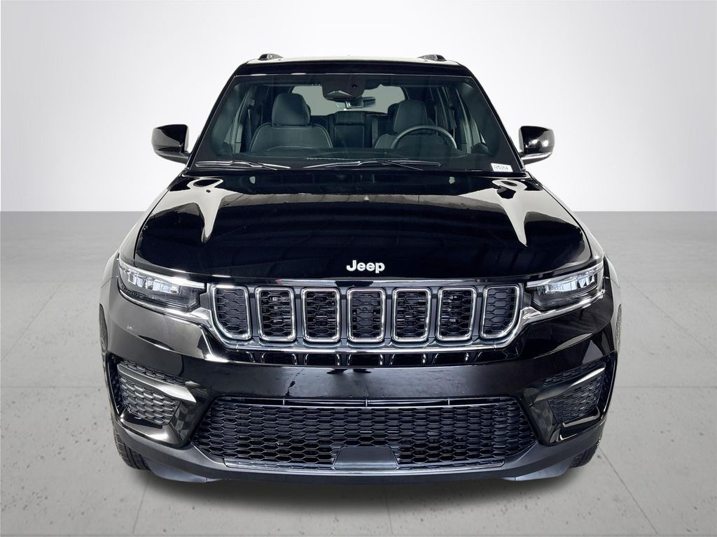 2025 Jeep Grand Cherokee Laredo X photo 3
