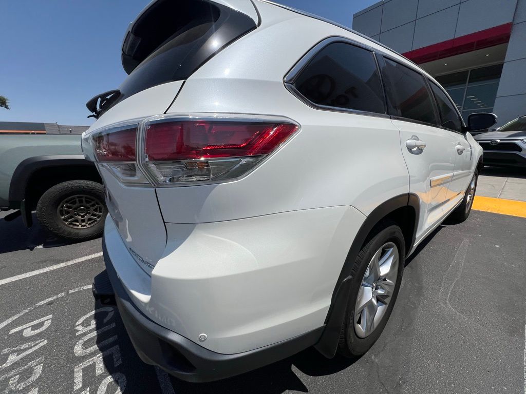 Thumbnail: 2016 Toyota Highlander - 5