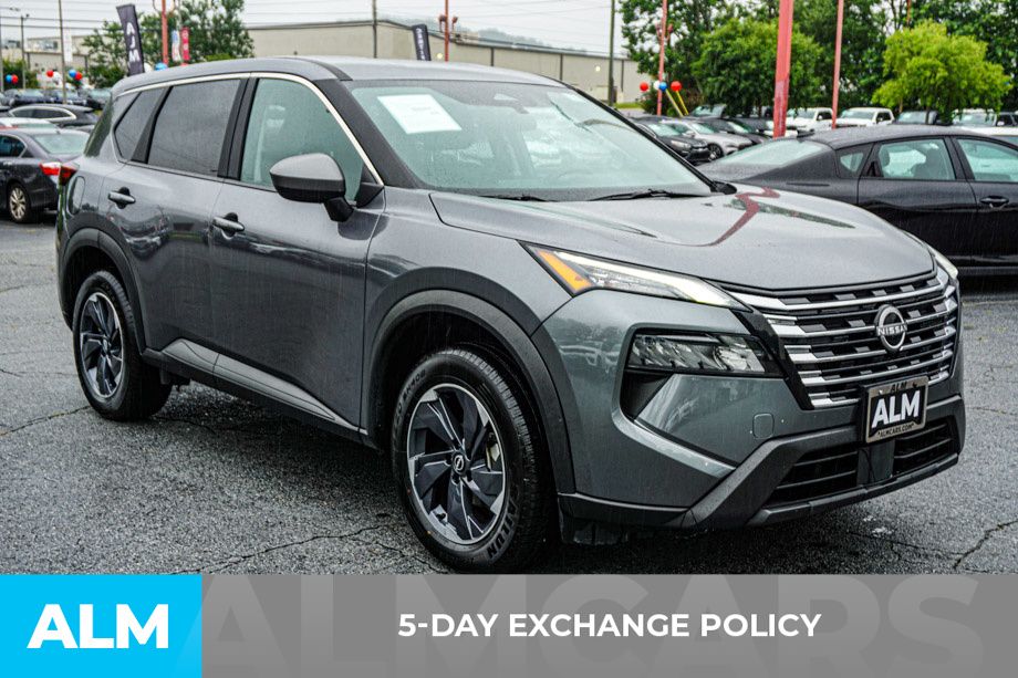 Used 2025 Gray Nissan SV image 4