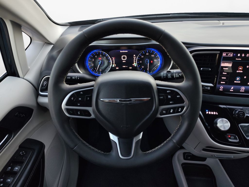 Used Car 2023 Chrysler Pacifica  Touring L For Sale Under $30,000 In Austin, Texas