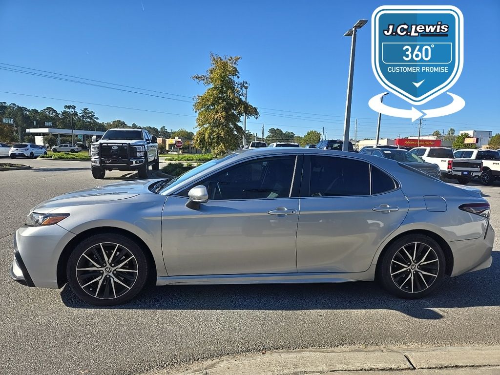 2022 Toyota Camry SE