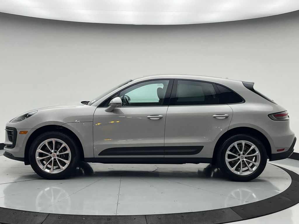 Thumbnail: 2025 Porsche Macan - 2