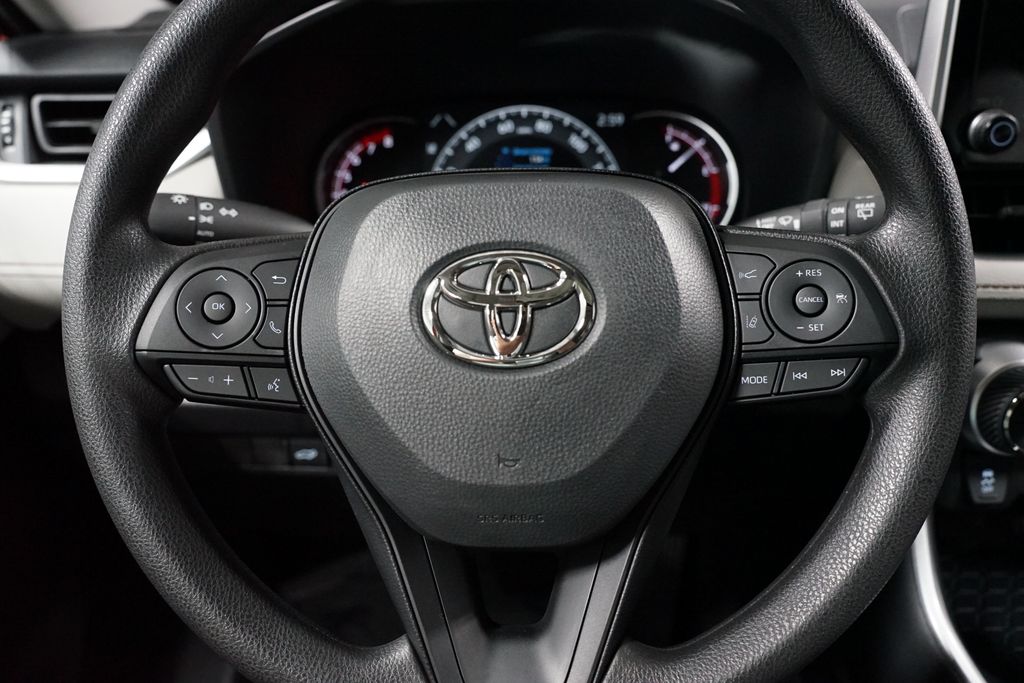 2025 Toyota RAV4 XLE 12