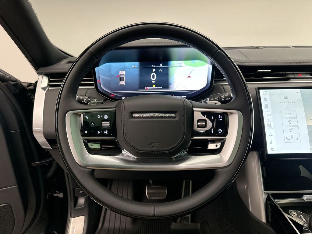 2025 Land Rover Range Rover SE 13