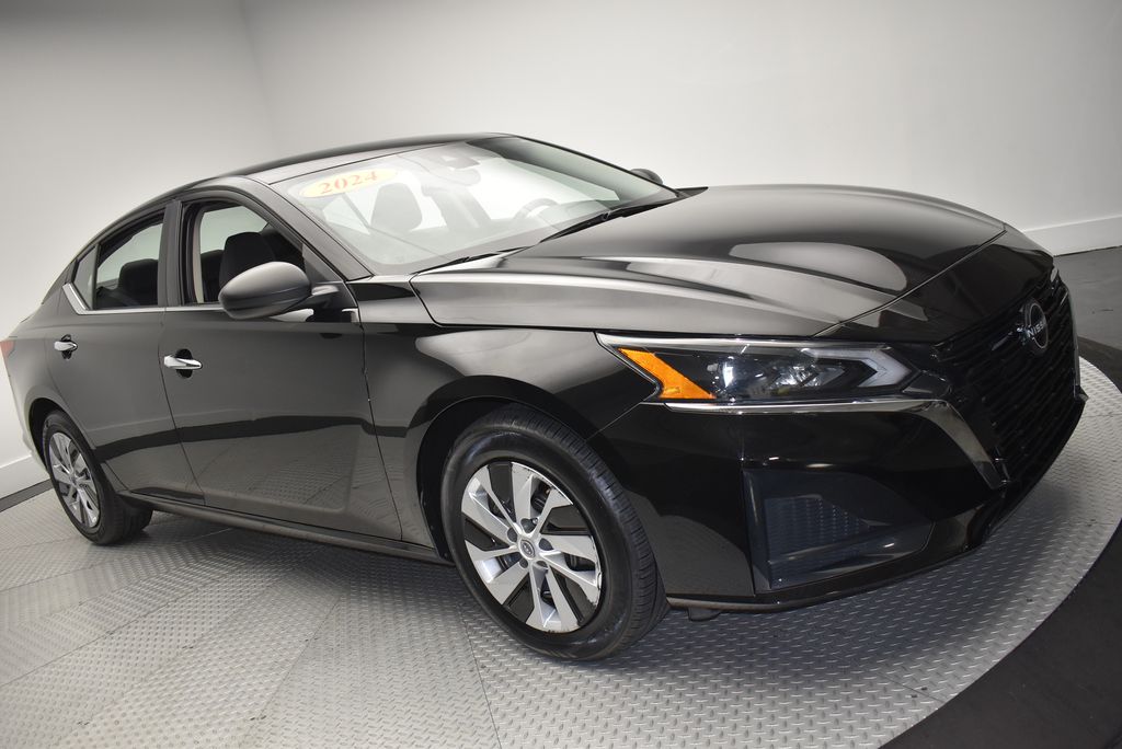 Thumbnail: 2024 Nissan Altima - 3