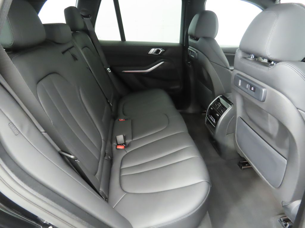 Thumbnail: 2022 BMW X5 - 22