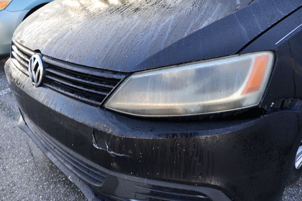 Thumbnail: 2011 Volkswagen Jetta - 3