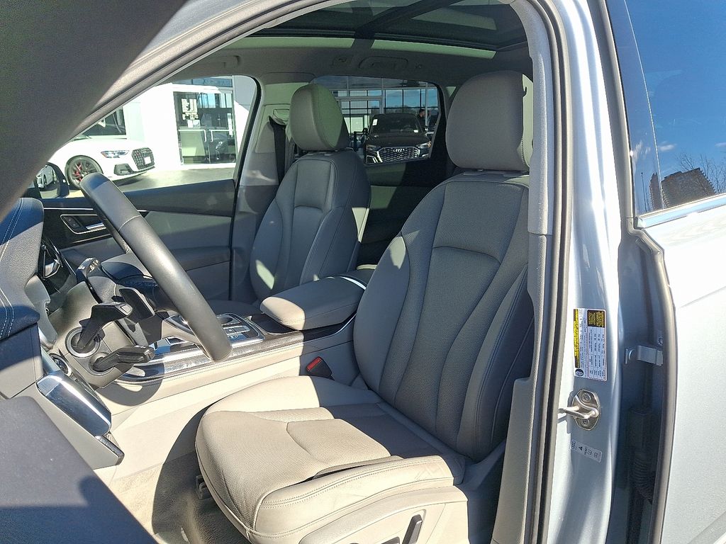 Thumbnail: 2023 Audi Q7 - 13