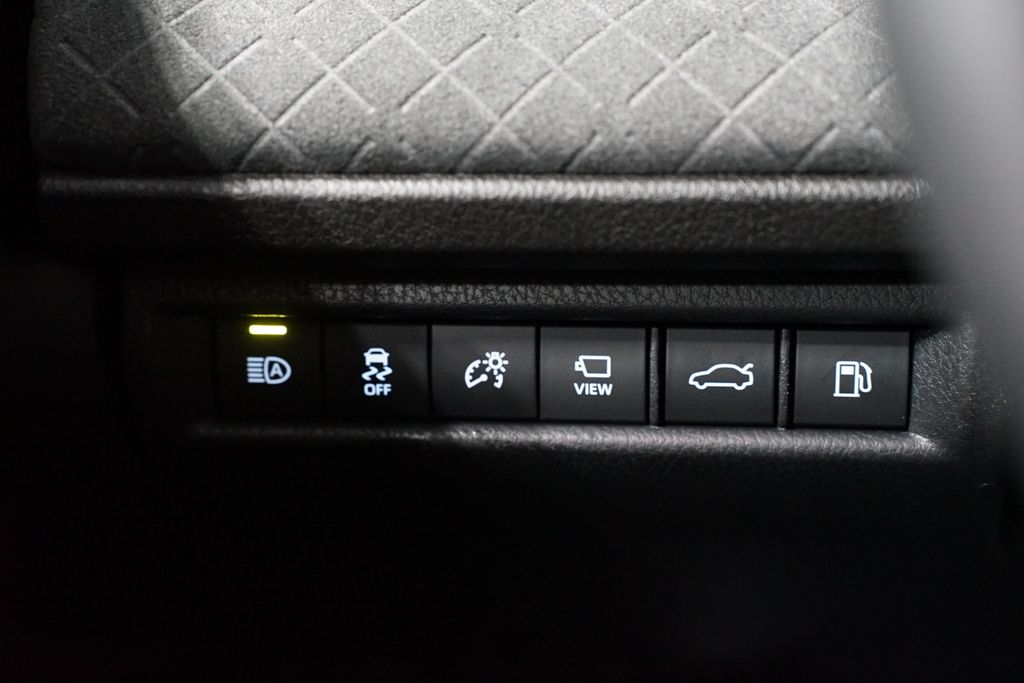 Thumbnail: 2025 Toyota Camry - 25