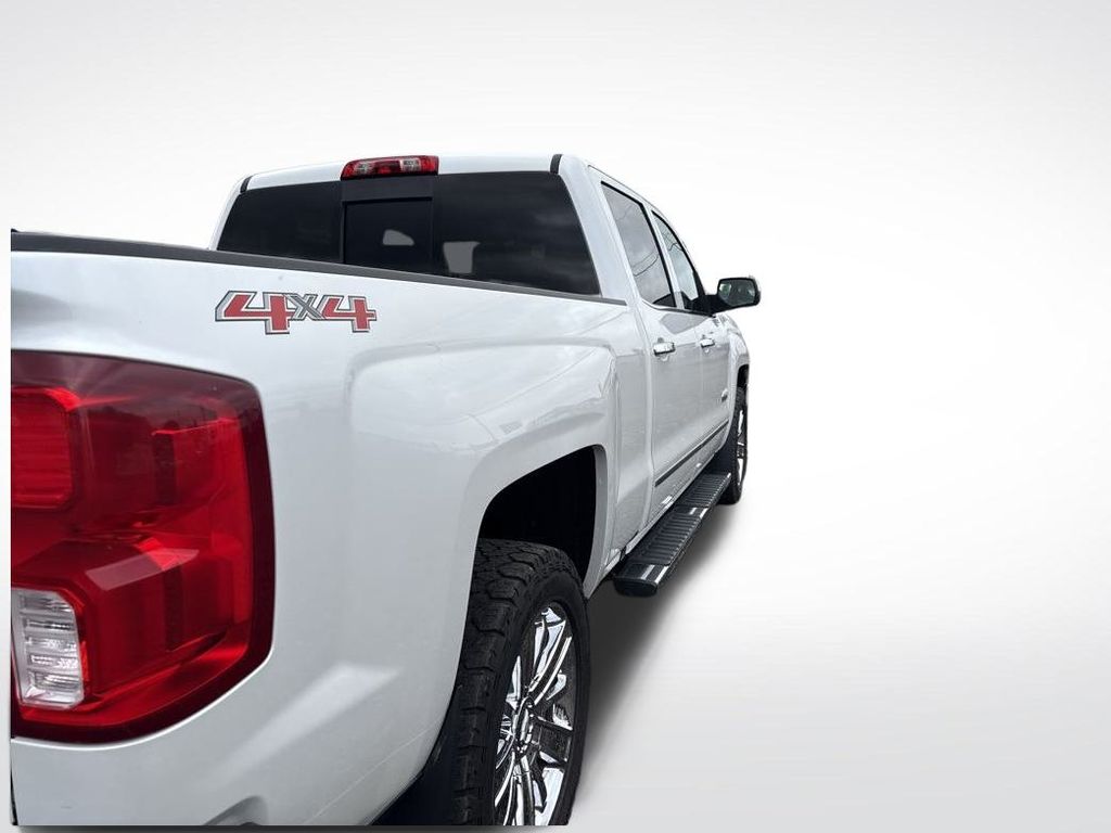2017 Iridescent Pearl Tricoat Chevrolet Silverado 1500 High Country 4X4 Truck
