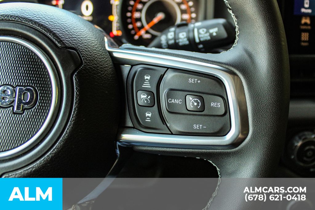 Used 2025 Gray Jeep Sahara image 28