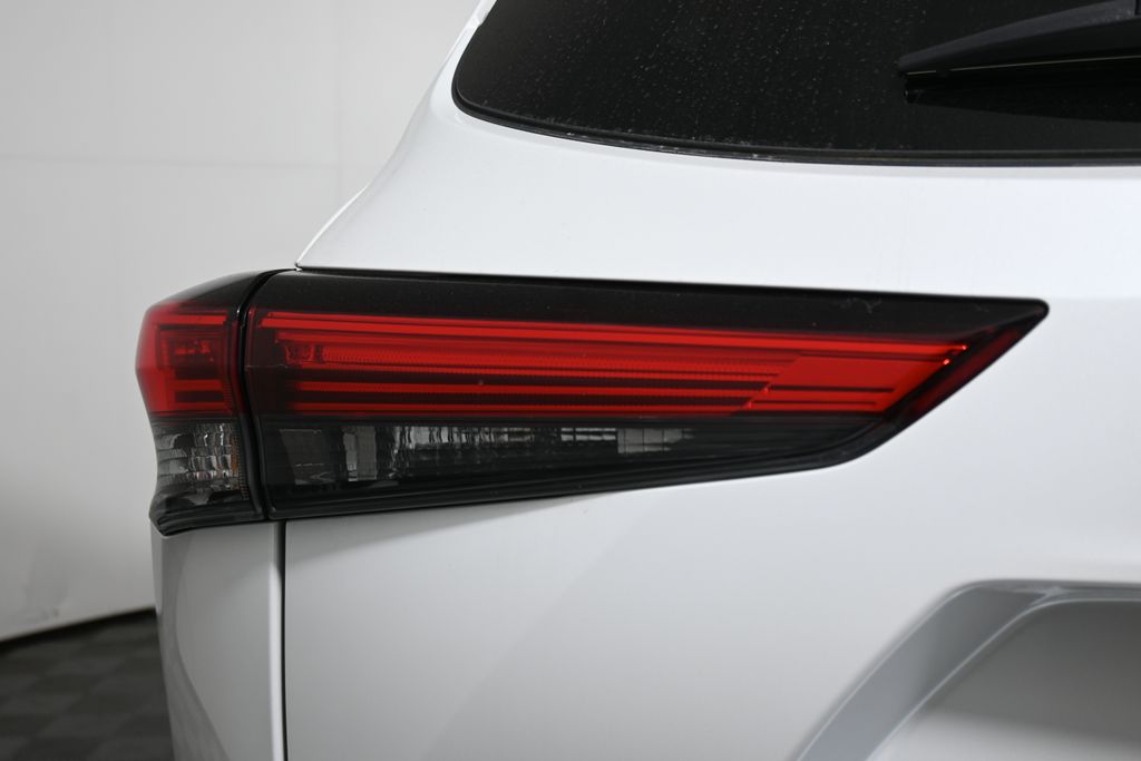 Thumbnail: 2022 Toyota Highlander - 12