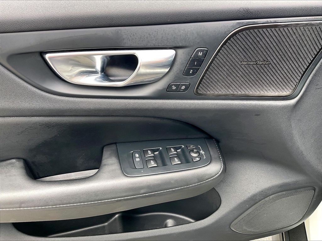 2025 Volvo V60 Cross Country — photo 37