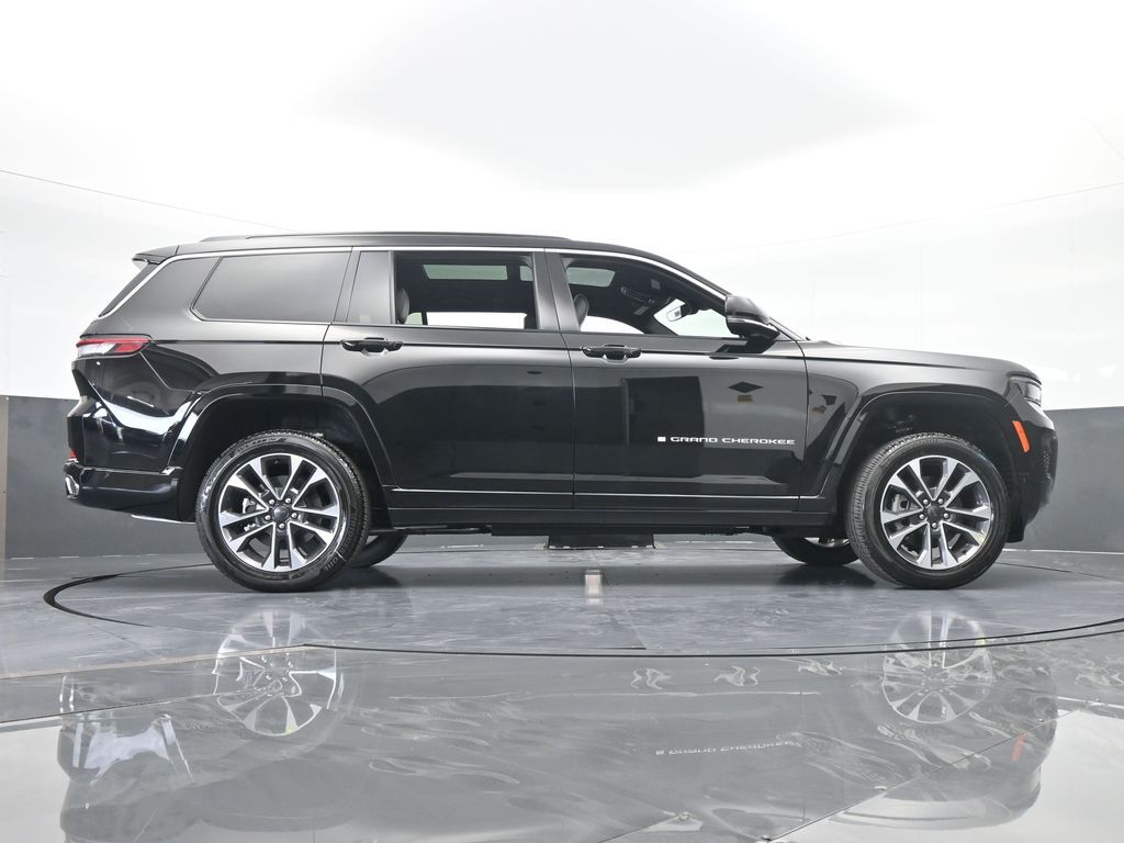 New 2025 Diamond Black Crystal Pearlcoat Jeep Overland image 59