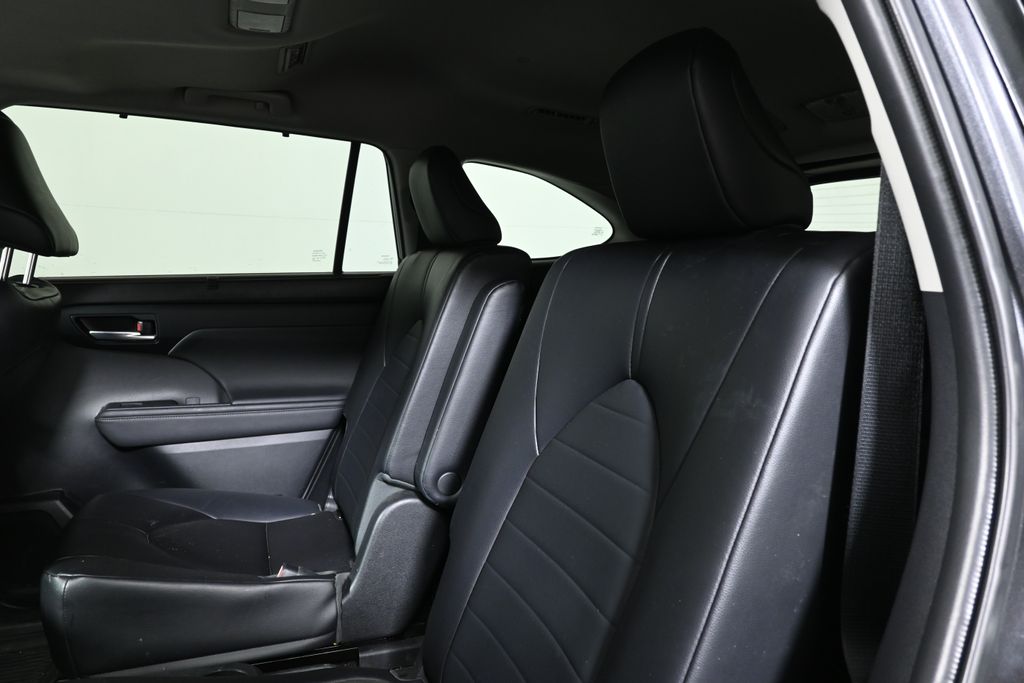Thumbnail: 2023 Toyota Highlander - 6