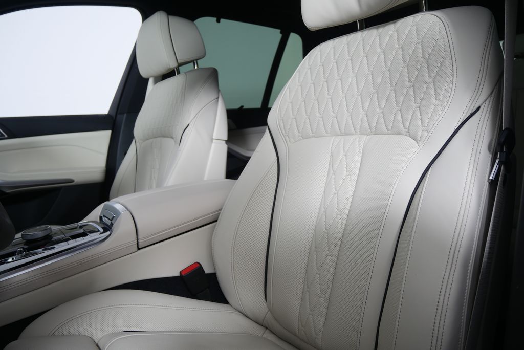 Thumbnail: 2026 BMW X5 - 11