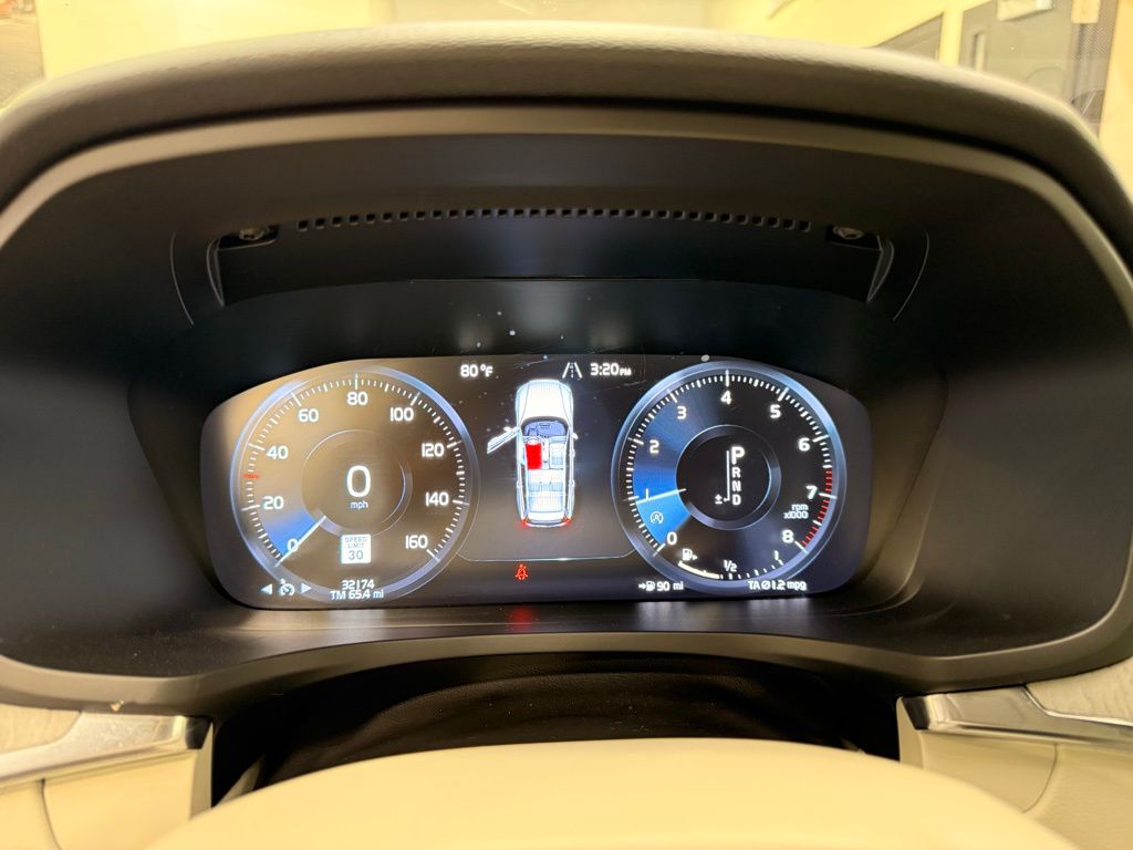 Thumbnail: 2022 Volvo S60 - 15