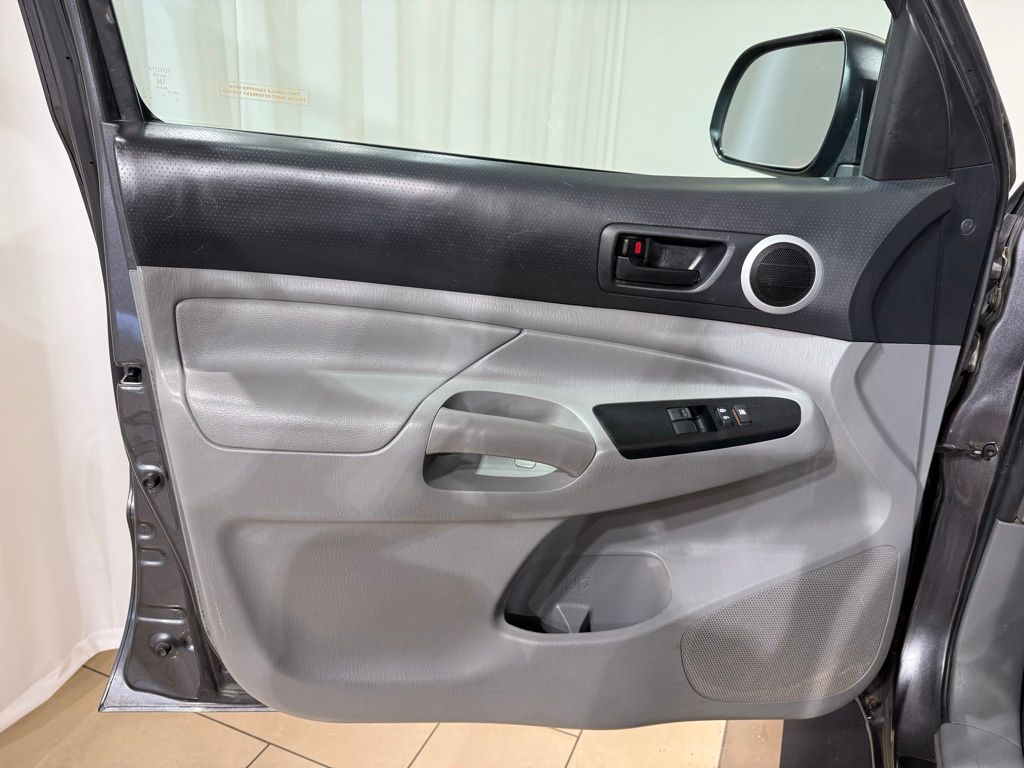 Thumbnail: 2015 Toyota Tacoma - 14