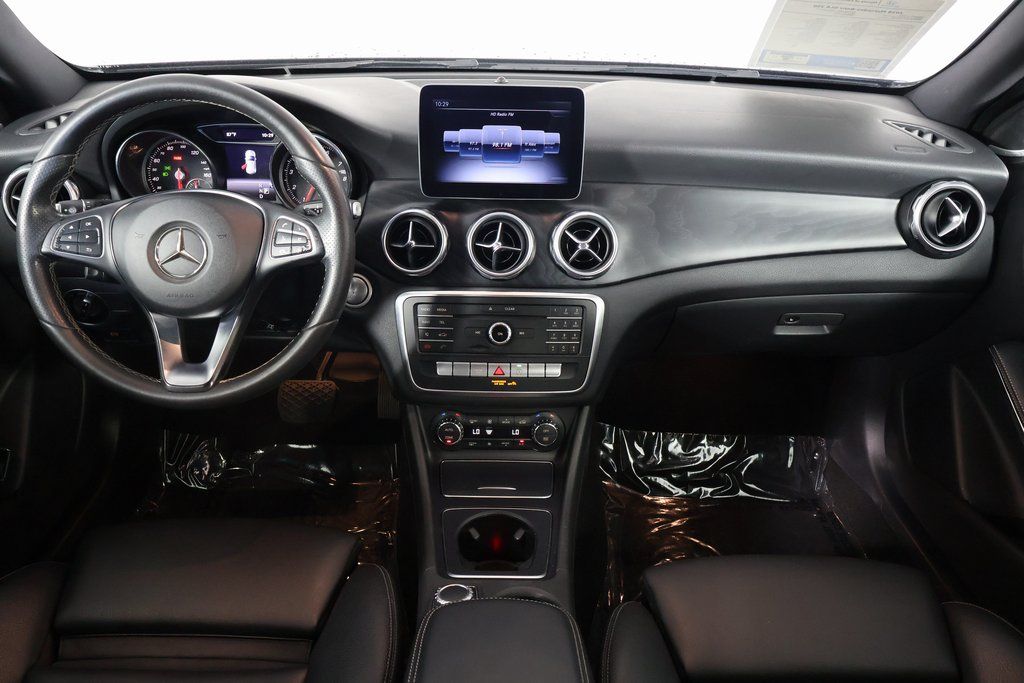 Thumbnail: 2018 Mercedes-Benz GLA - 8