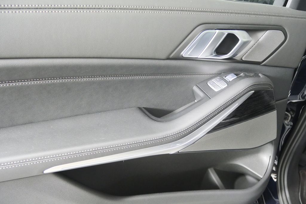 Thumbnail: 2024 BMW X7 - 13