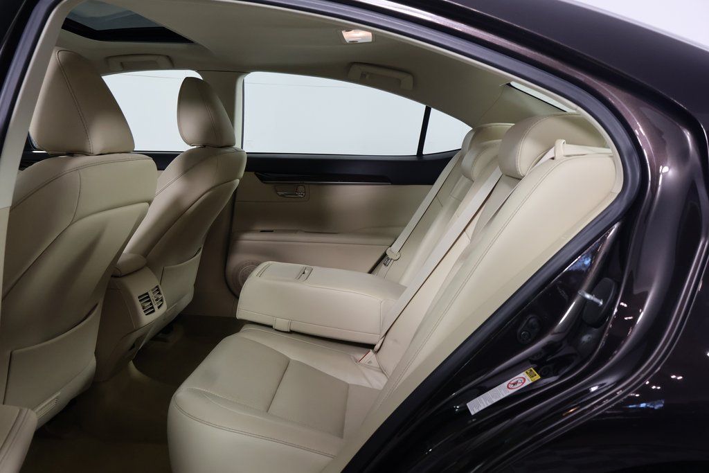 Thumbnail: 2015 Lexus ES - 11