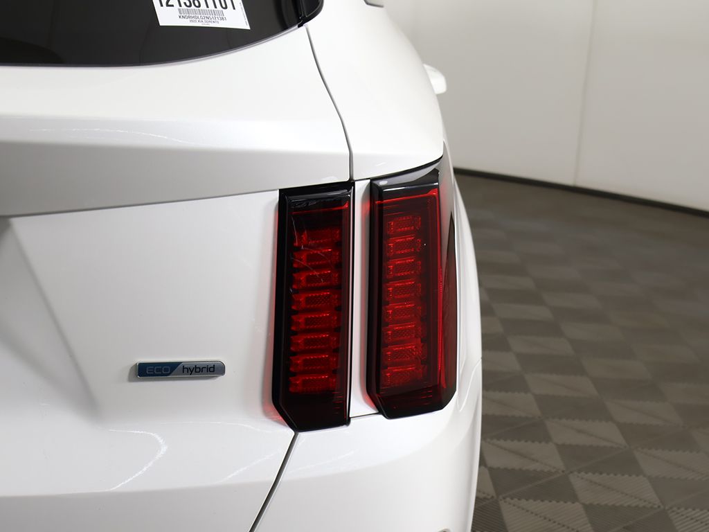 Used 2022 White Kia EX image 18
