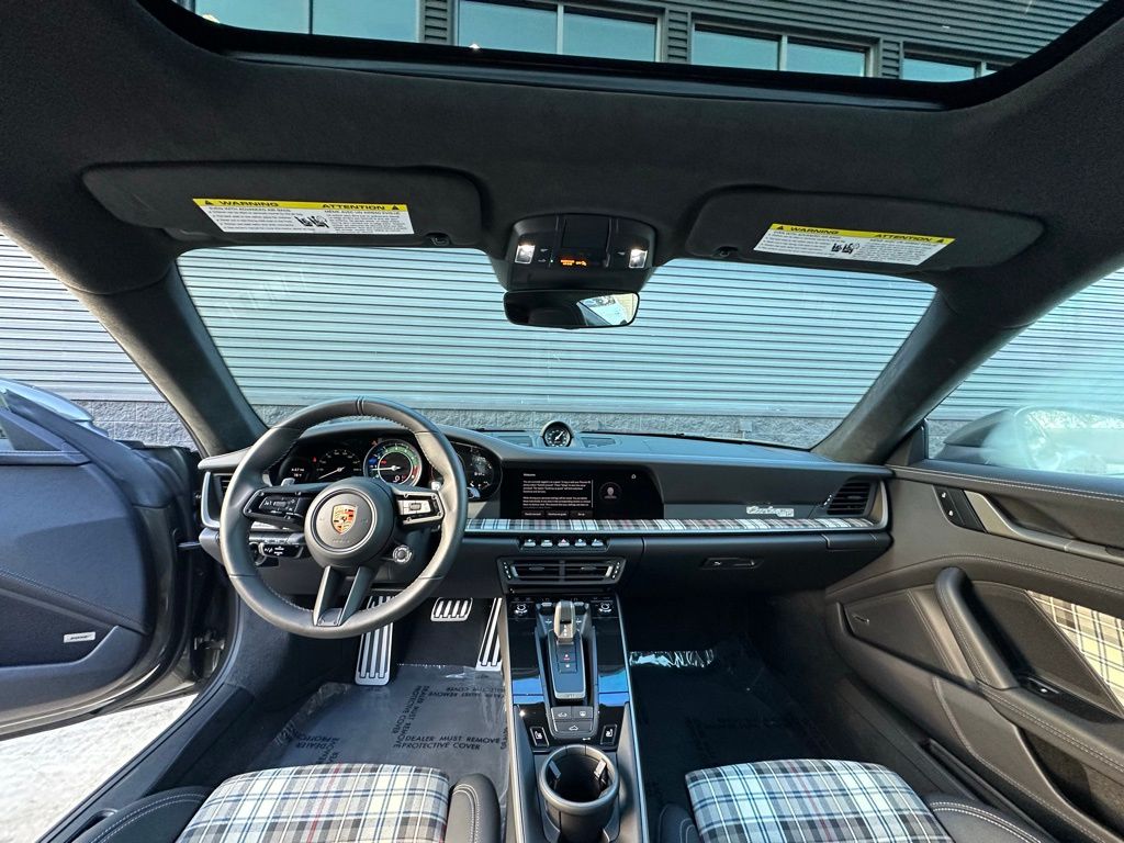 Thumbnail: 2025 Porsche 911 - 20