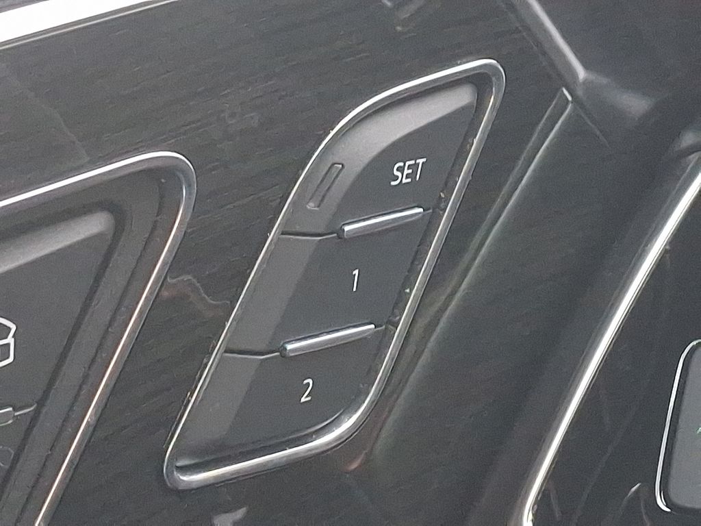 Thumbnail: 2022 Audi Q8 - 25