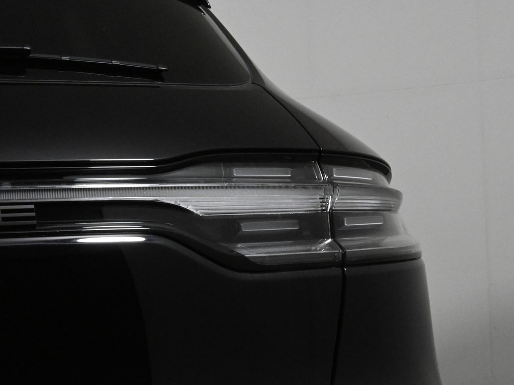 Thumbnail: 2025 Porsche Macan - 14