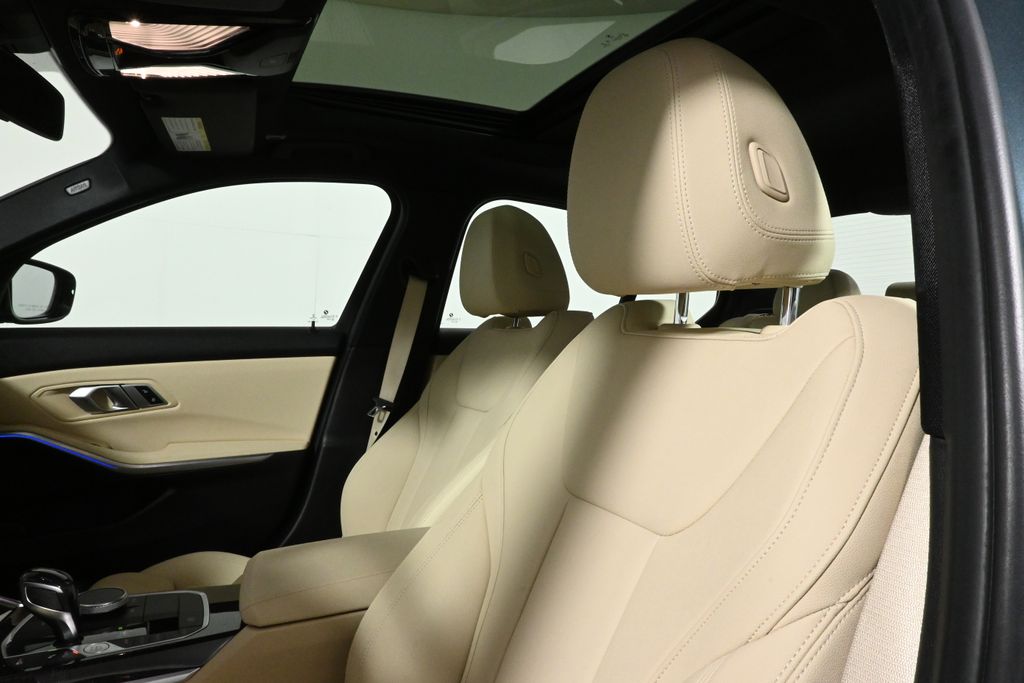 Thumbnail: 2021 BMW 3 Series - 4