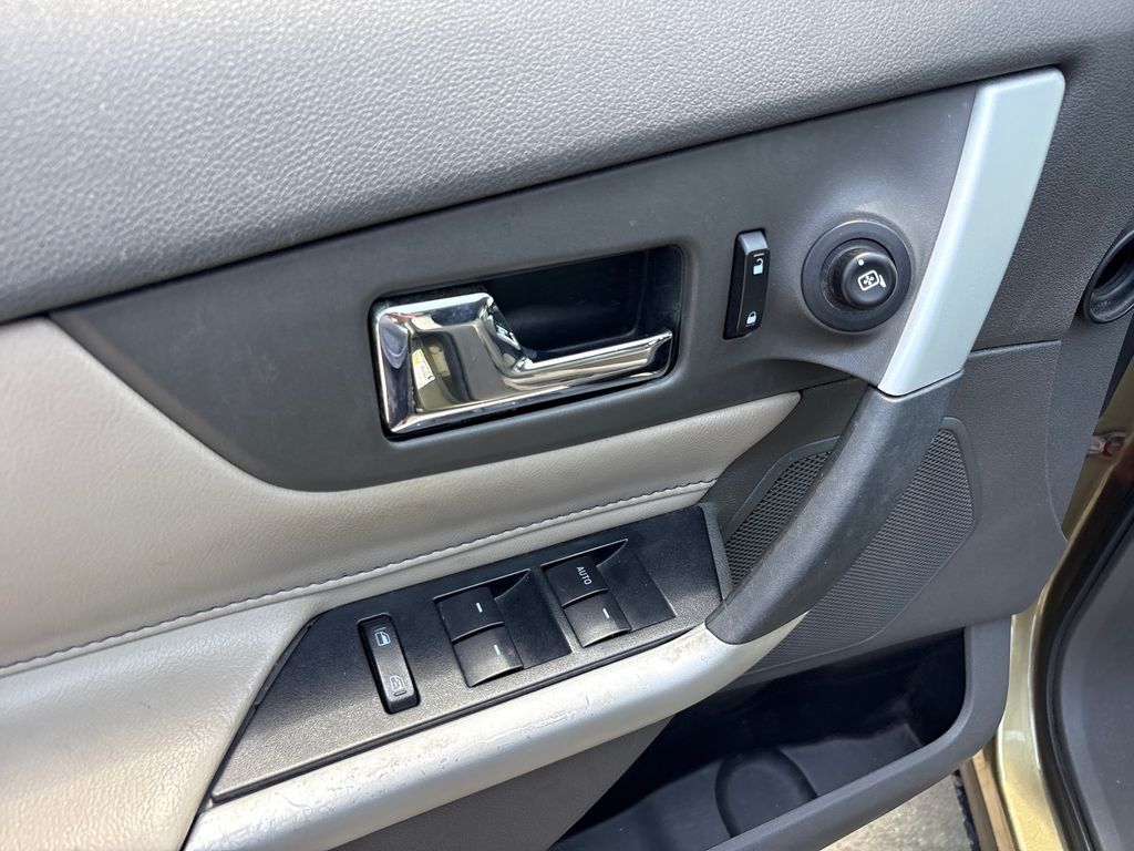 Used 2013 Green Ford SEL image 16