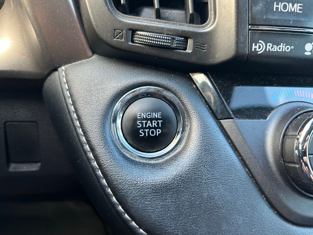 Thumbnail: 2018 Toyota RAV4 - 27