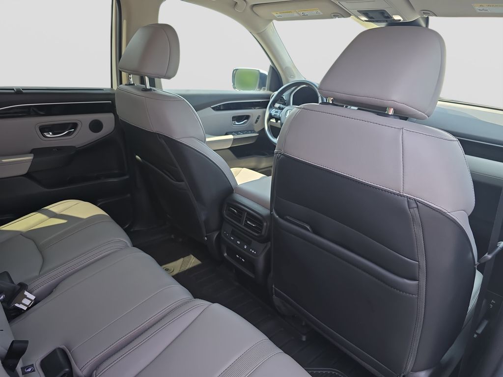 Used 2025 Honda Pilot SUV