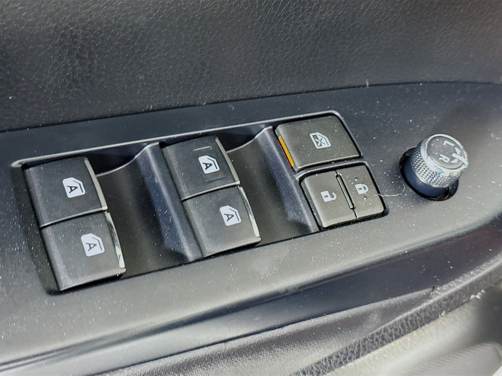 Thumbnail: 2019 Toyota Highlander - 18