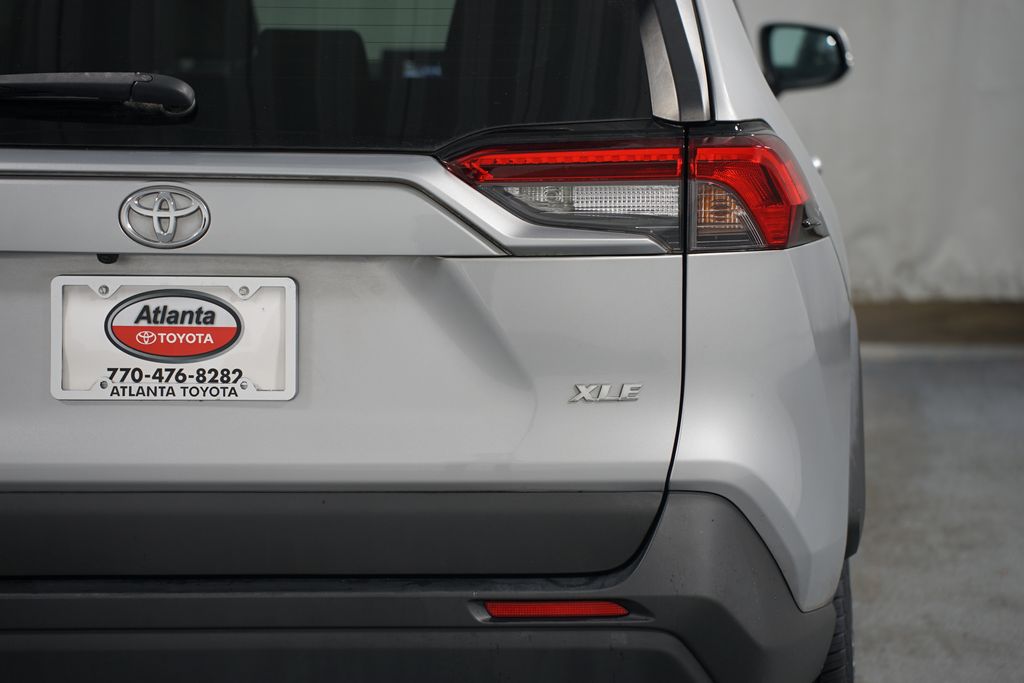 2019 Toyota RAV4 XLE 10