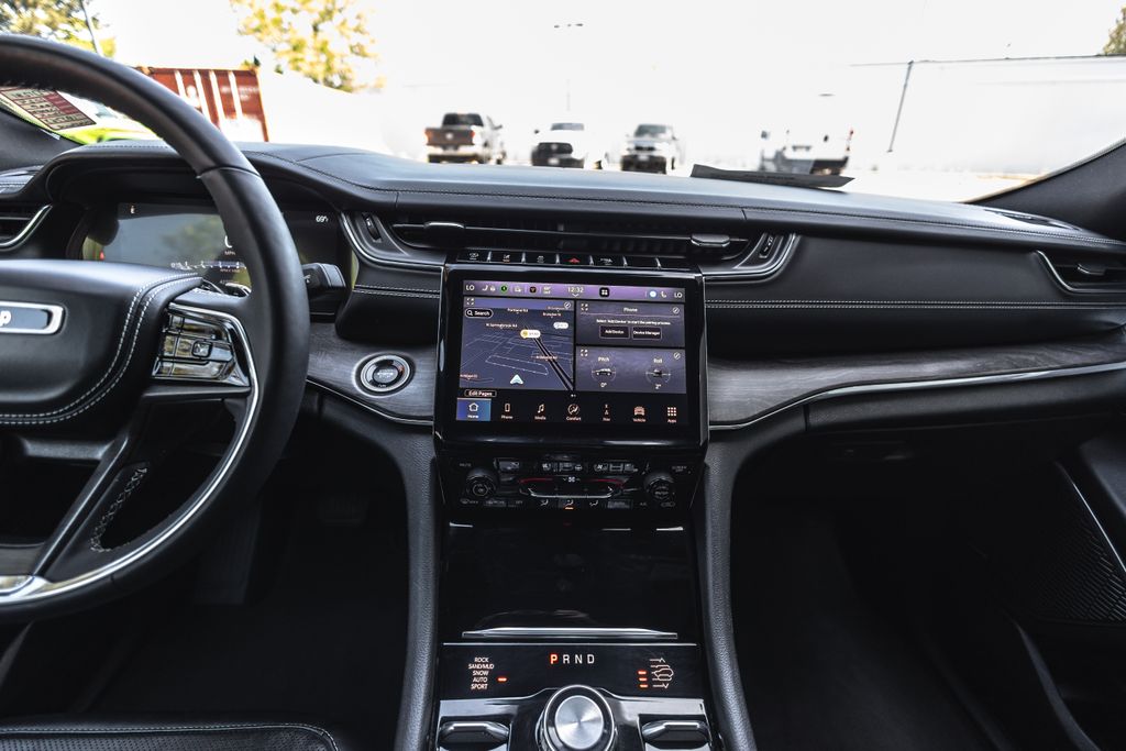 2024 Jeep Grand Cherokee Overland thumbnail 26